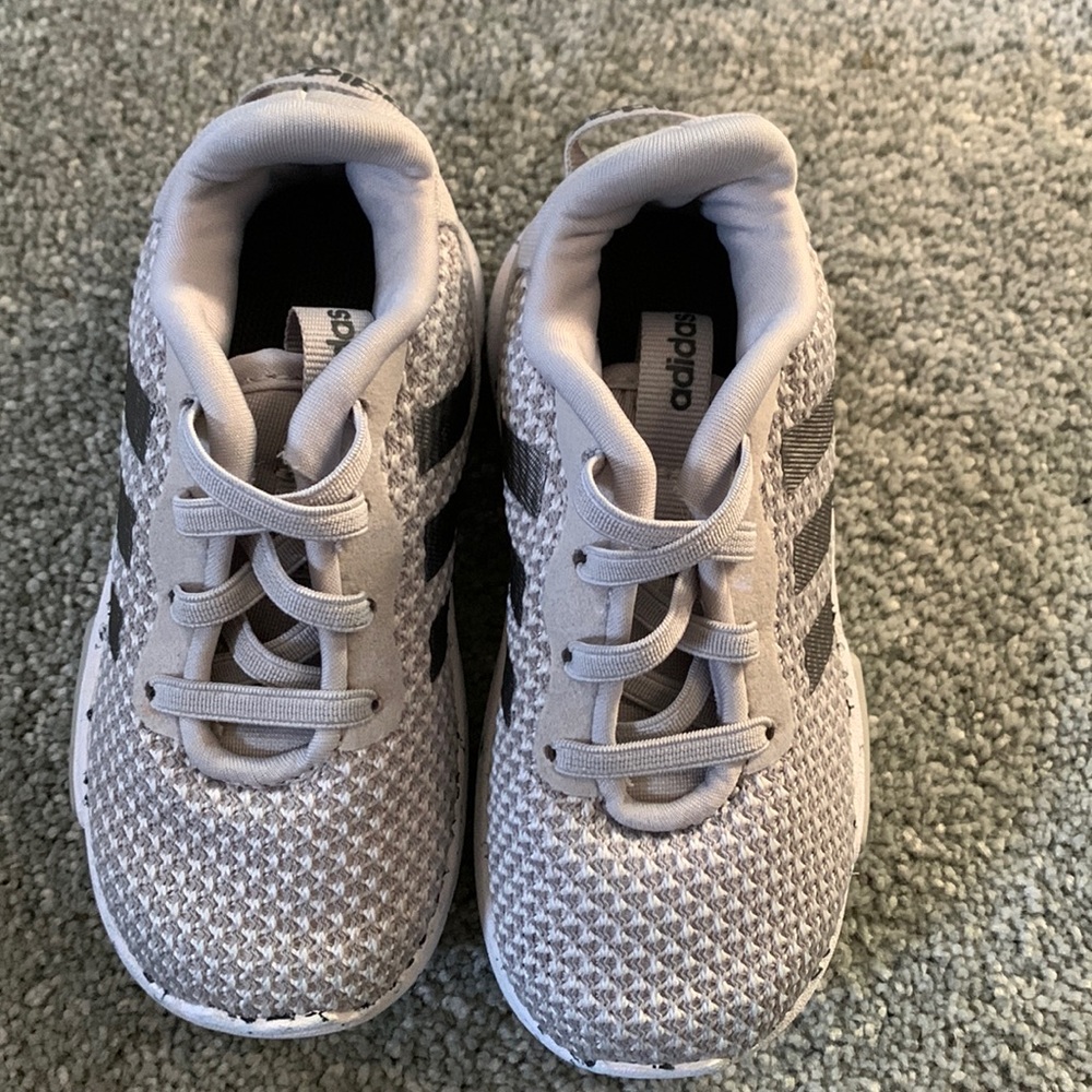 Toddler adidas size 6k